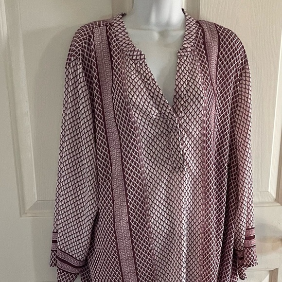 Norm Thompson Tops - Norm Thompson Burgundy and White Geometric Tunic